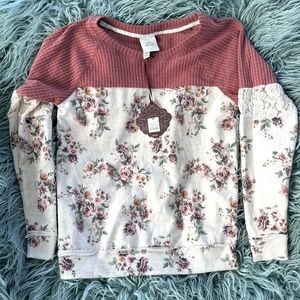 NWT!! Knox Rose Trendy Top!